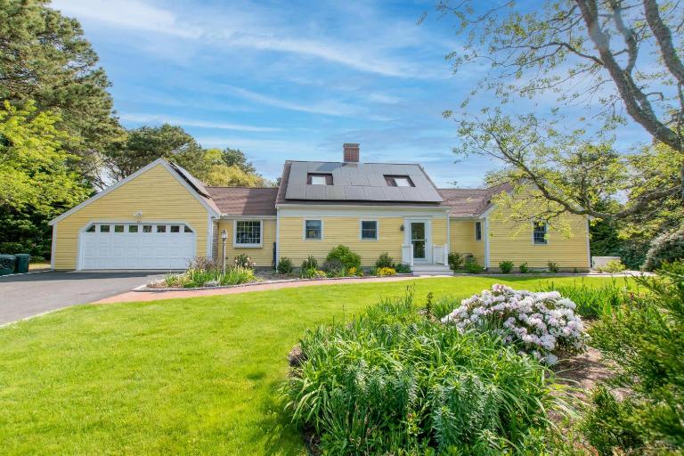 Sunroom Mins to Beaches Views of Marsh - B&B Eastham