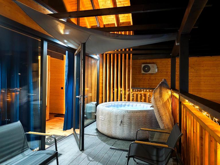 Nova Osada Widok na Góry - domki z prywatnym jacuzzi - B&B Polanica-Zdrój