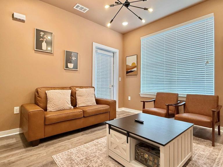 Chic City Retreat Modern Condo in Old Fourth Ward 525Pkwy506 - B&B Atlanta