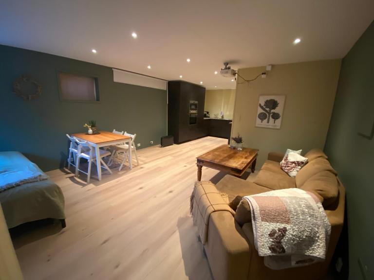 Koselig, ny 1-roms hybelleilighet med moderne kjøkken - B&B Storrød