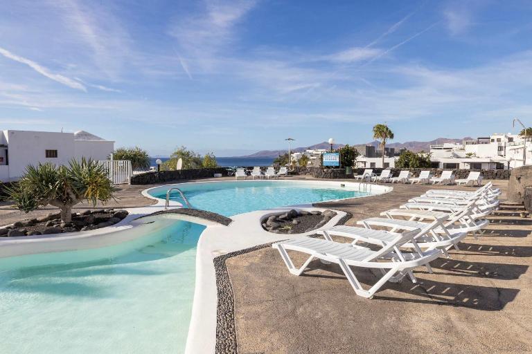 Tabaybas 7 Beachfront Pool Sea Views by Bayside - Bed and Breakfast Puerto del Carmen