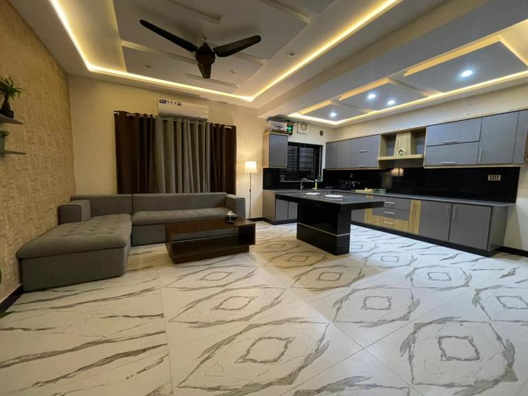 ASNB Luxury Elite Apartment 2BHK Families Only - B&B Multan
