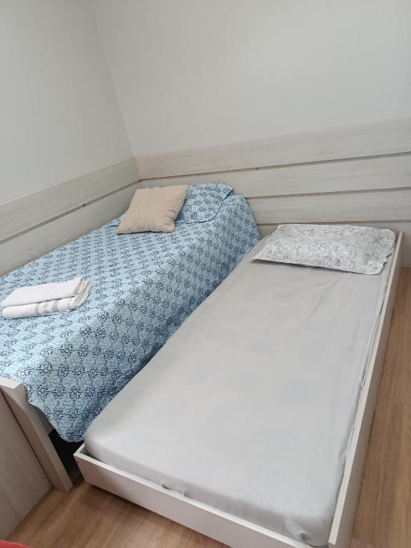 Lar doce lar, Quarto solteiro Bicama, residência Familiar Compartilhada - B&B Pato Branco