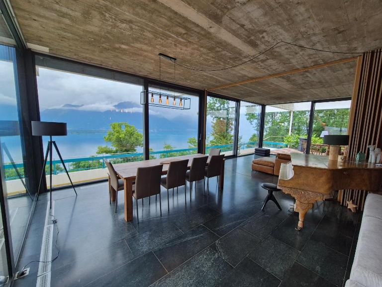 Architect house with gorgeous view lake & Wildlife - Bed and Breakfast Montreux
