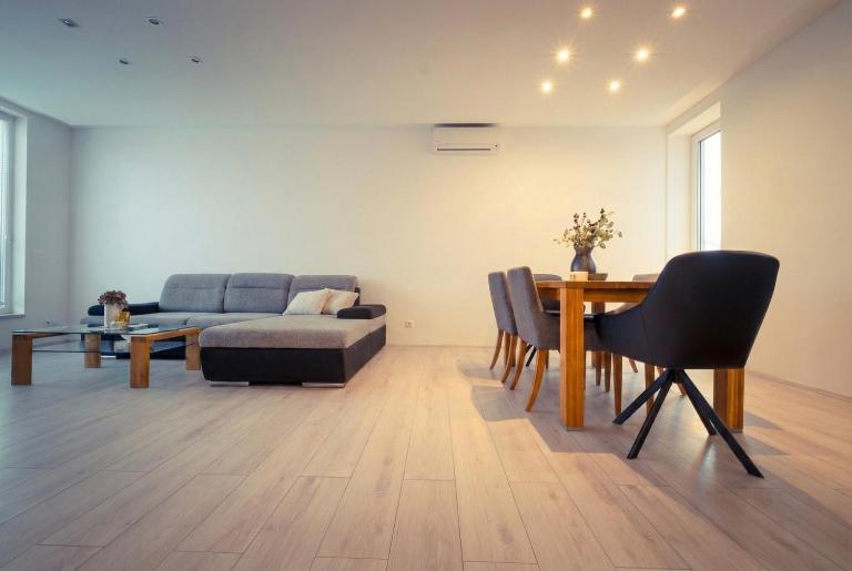 Exkluzívny penthouse 145 m2 s panoramatickou strešnou terasou 130 m2 - Bed and Breakfast Žilina