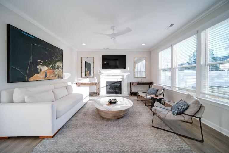 Luxury 4BR Escape - Premium Modern Comfort - B&B Charlotte