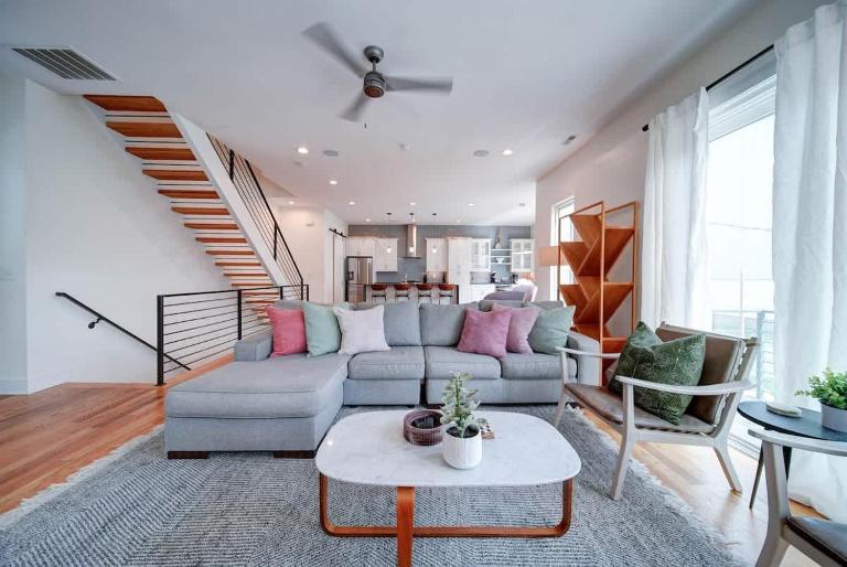 Luxe Townhome Rooftop Hot Tub Parking - B&B Charlotte