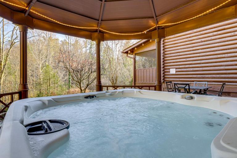 Pet-Friendly Gatlinburg Cabin w/ Hot Tub! - B&B Gatlinburg