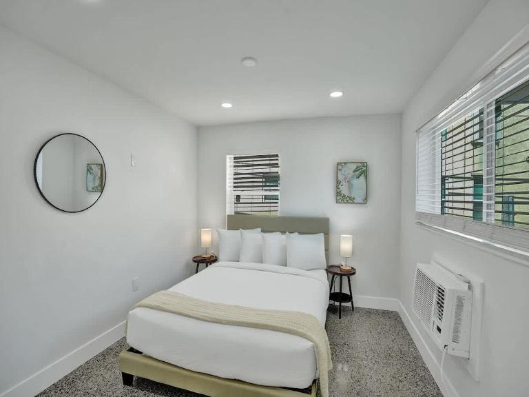 Coastal Charm Cozy 2BR Retreat in Pompano Beach - B&B Pompano Beach