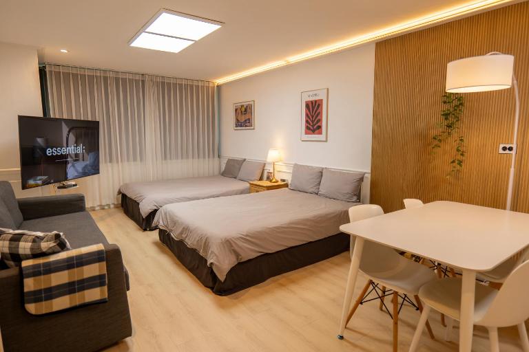 Direct Elevator to Hongdae Station, NEW Residence by 13yr Superhost - B&B Seoul