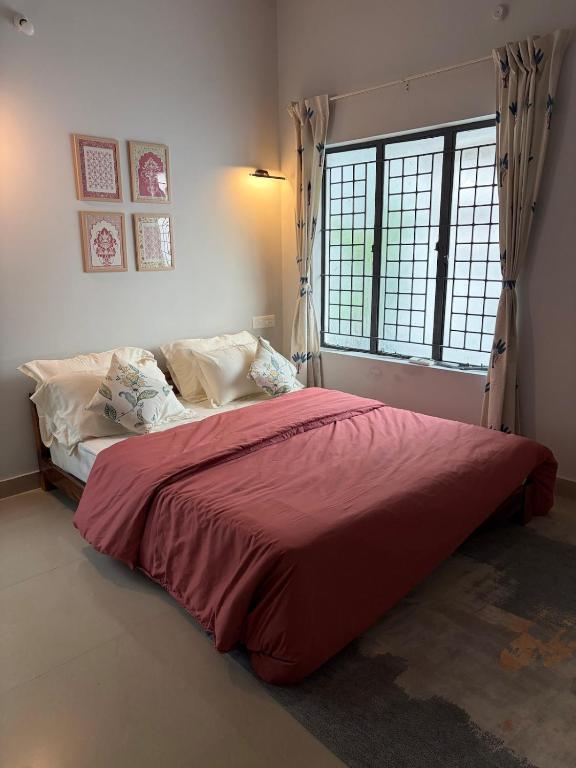 Grha -A Quiet 3BHK Home Among the Locals, with a Plunge Pool - Bed and Breakfast Varkkallai