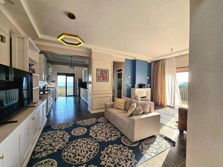 Water's Edge Lakefront Apt at Pacific Victorian - Ferienwohnung Mutungo Central