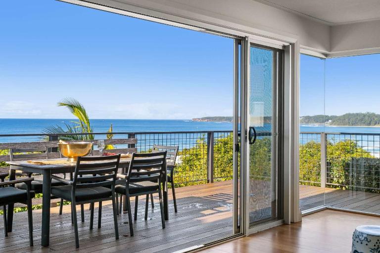 Surf Watch Mollymook - panoramic beach vistas - B&B Mollymook