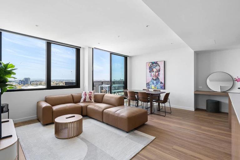 Vibrant 3BR Apt Free Parking City Views - B&B Melbourne