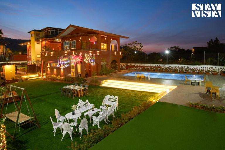 StayVista at The Fig Tree Heritage with Multipurpose Court - Chambres d'hôtes Lonavla