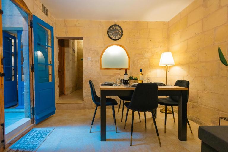 Comfy 2 BR Flat in the Heart of Floriana by Buena Vista - Ferienwohnung Floriana