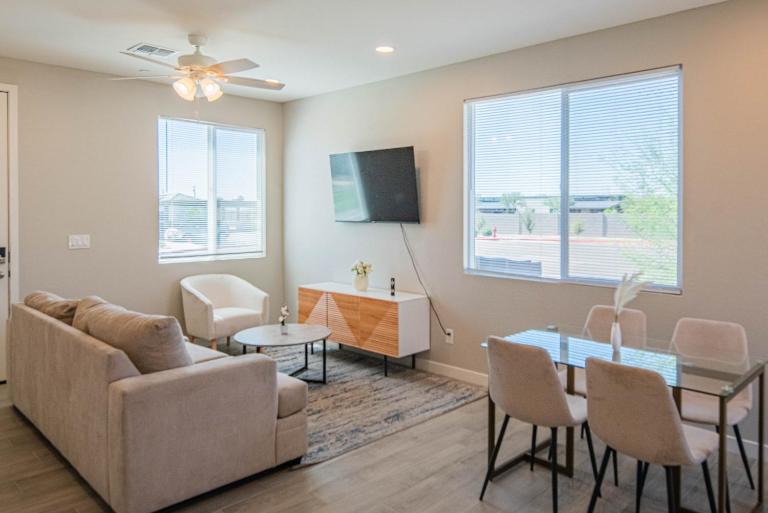 Serene 2BR Home with Premium Beds - B&B Glendale