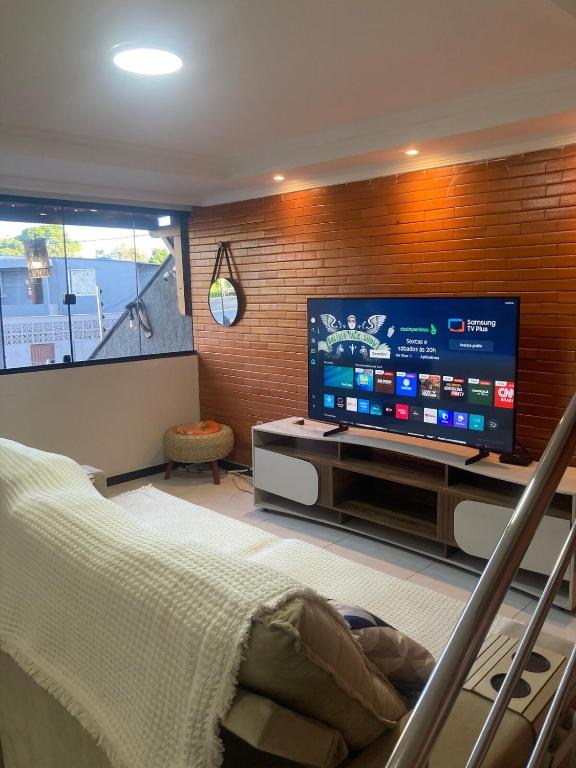 50 metros da praia,Ar condicionado na sala de estar e suíte, Área Gourmet - Ferienwohnung Serra