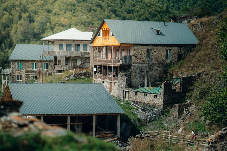Cliff House Kala, Svaneti - Ferienwohnung Vichnashi