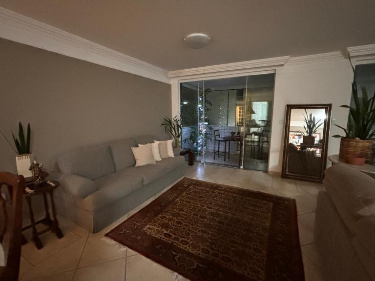 Apartamento grande e confortável a poucos passos da praia central - B&B Balneário Camboriú