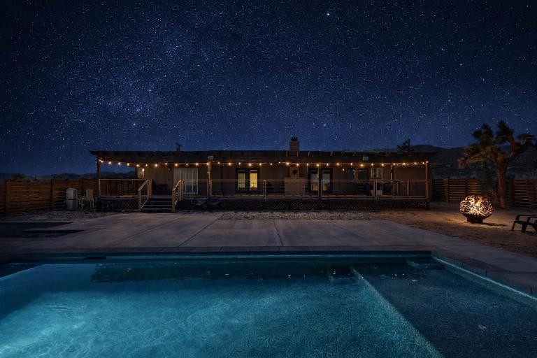 Navigate Stays Winner of the Best Pool House in JT - B&B Joshua Tree