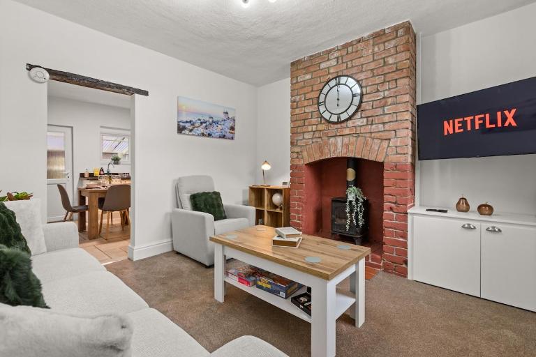 2-BR Canal-side House, 15 mins walk to Chester City Centre - Ferienwohnung Chester