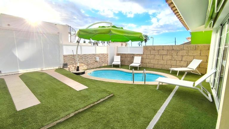 HEI HEI AND PUA VILLA - heated pool, priv parking, fibre net, Palm-Mar - Bed and Breakfast Palm-Mar