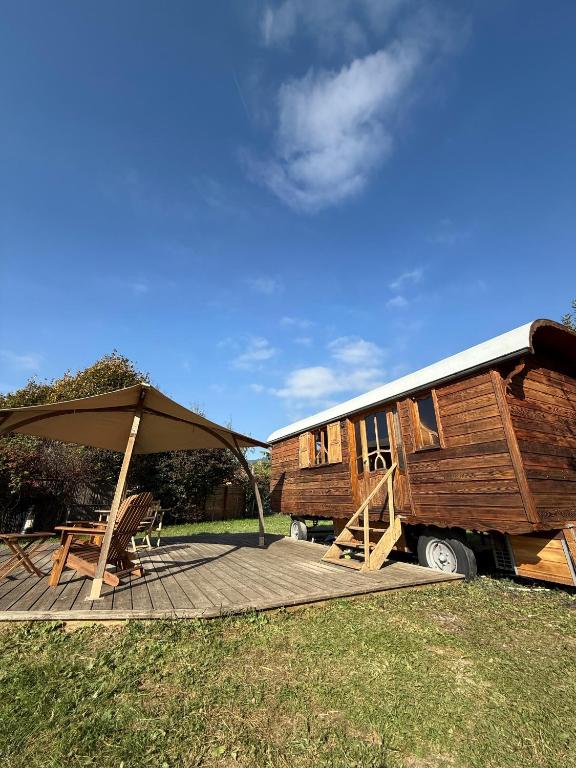 Y Hôtes - La Roulotte de la Lierre - B&B Fillinges