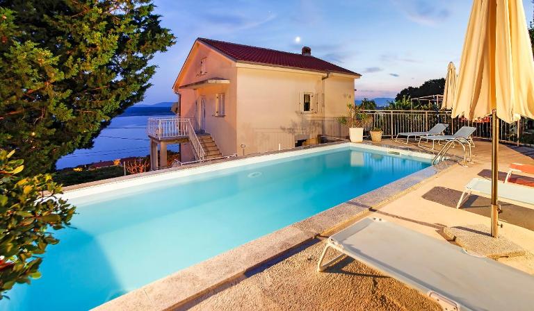 Holiday Home Marija with Pool & Garden & Amazing Sea View - Bed and Breakfast Dramalj