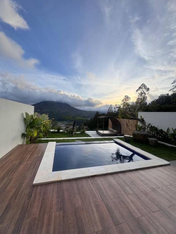 Pinggan Everest Bali - B&B Geretek