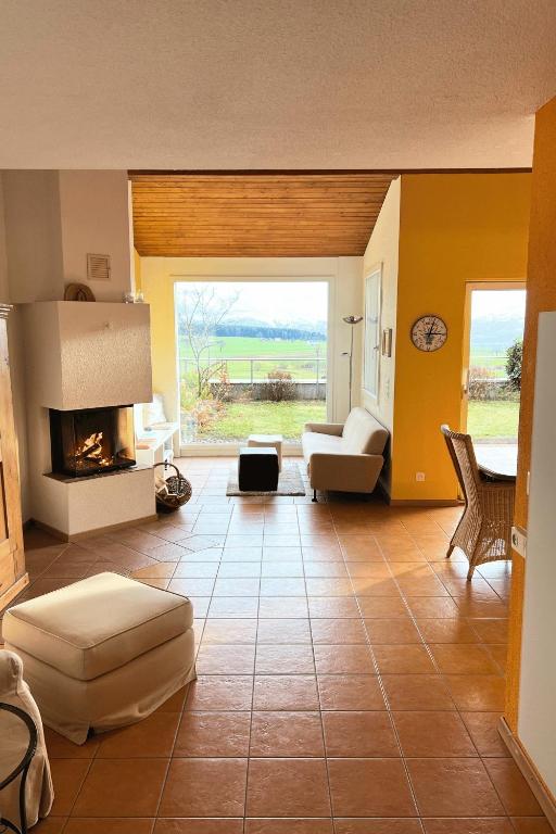Charming house with mountain view - B&B Hämikon
