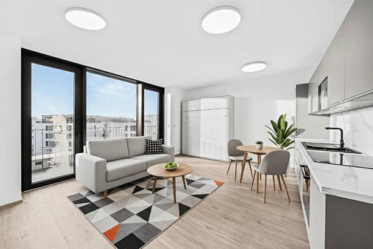 Cozy Pilsen Penthouse with balcony & Parking - B&B Skvrňany