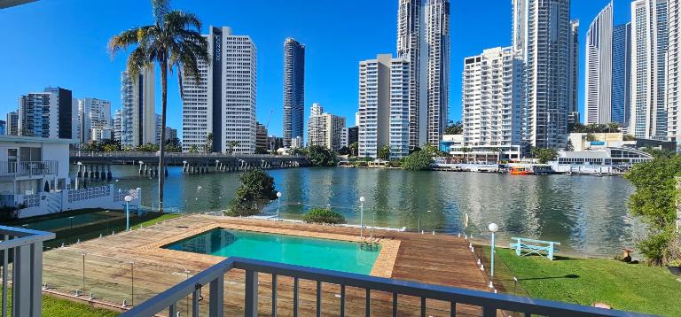 Riverfront Villa 6 Surfers Paradise with Pool - B&B Gold Coast