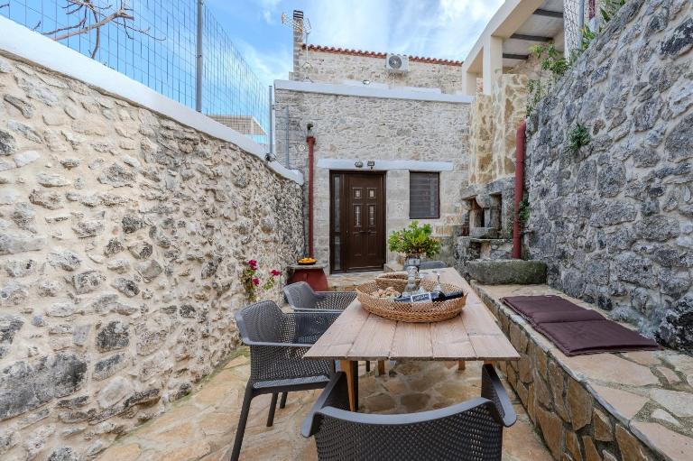 Kalimera Loft I , Village Experience - Chambres d'hôtes Argyroúpoli