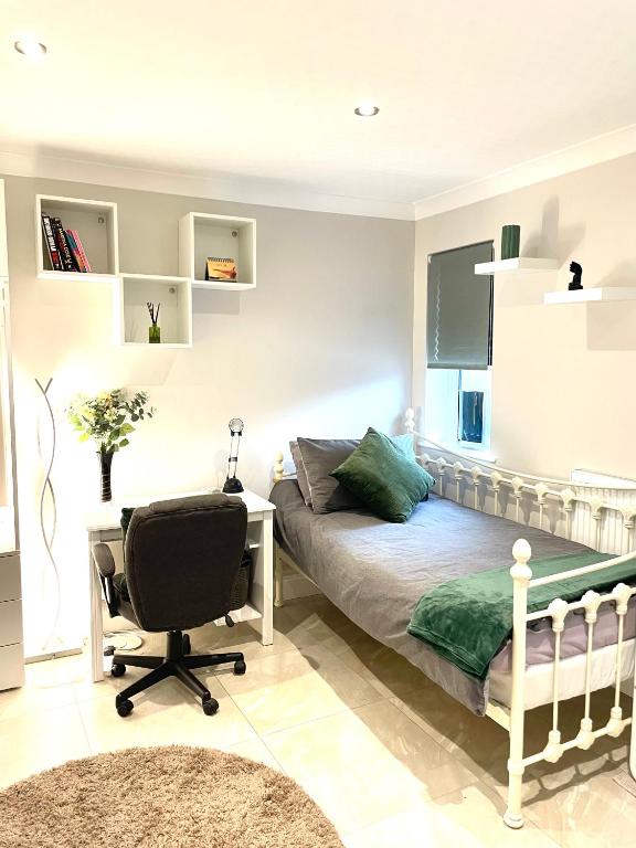 Costa del Pinner - Ferienwohnung Northwood