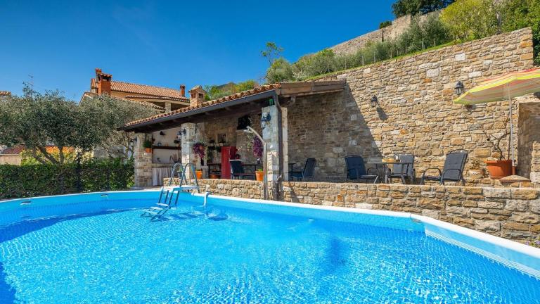 Rustic villa Pietro with panoramic view in Motovun - B&B Montona