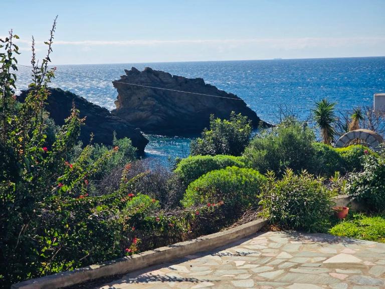 5BD Sea View Beachfront House Semi Private Beach - B&B Vátheia