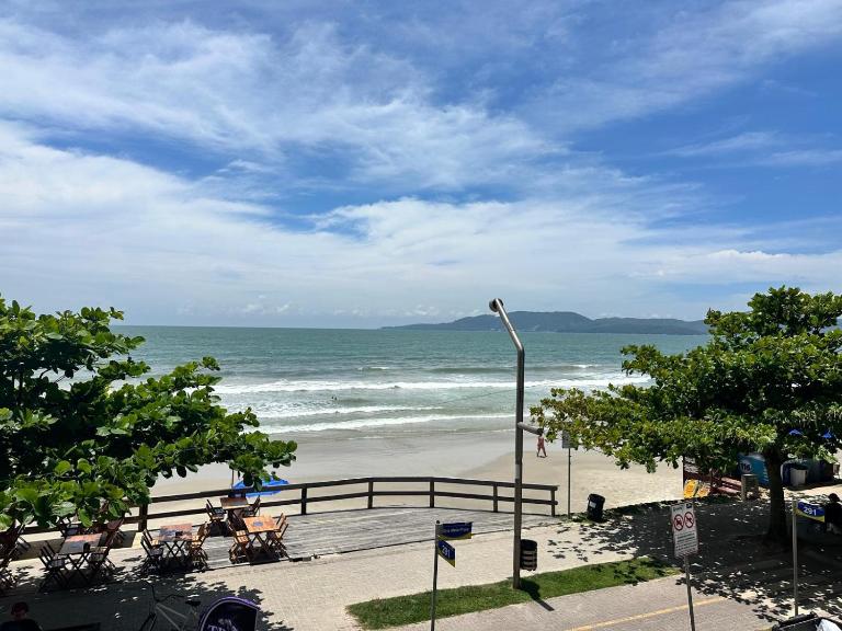 Apartamento pé na areia! - Bed and Breakfast Itapema