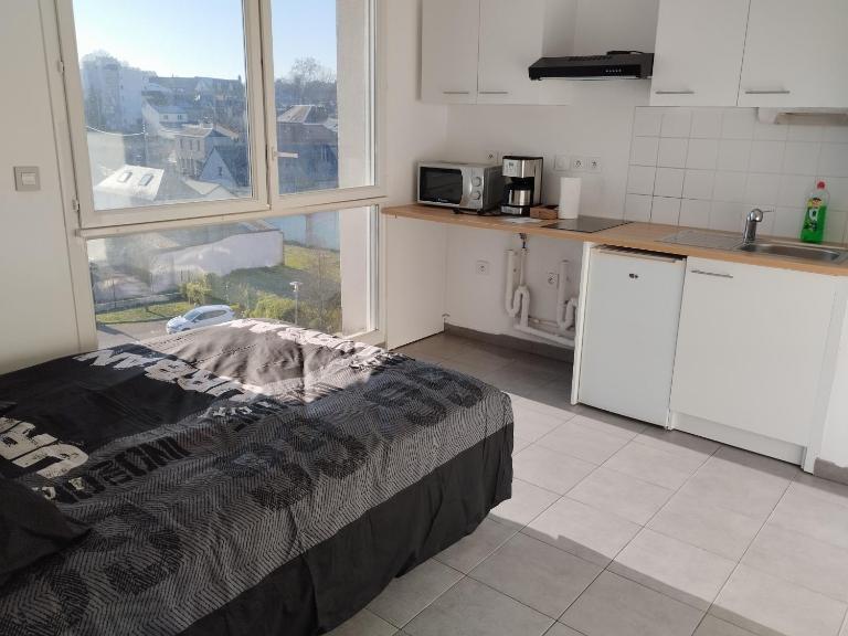 Studio centre Rouen rive gauche au pied du T4 - B&B Le Petit-Quevilly