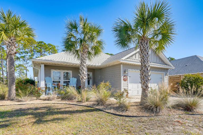 Stroll to Shore: Airy Home w/ Lanai in Port St Joe - B&B Port Saint Joe