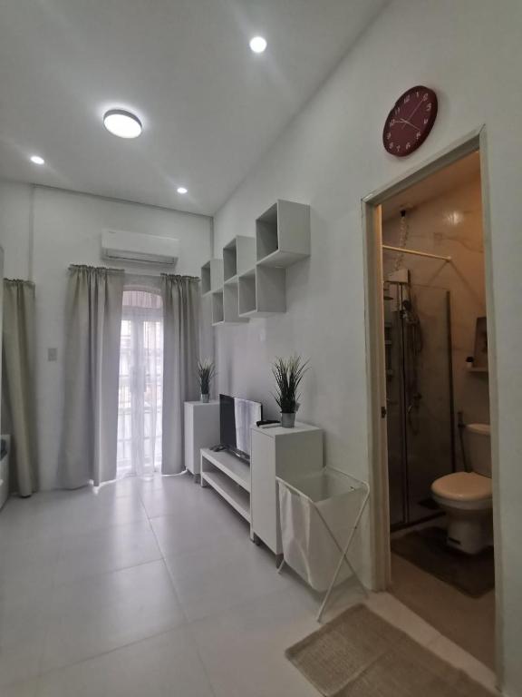 Ikea inspired home with mini balcony and free parking - B&B Cainta