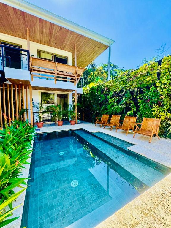 Villa Naomi Luxury house 3 min walk beach and town - Chambres d'hôtes Puerto Viejo de Sarapiqui