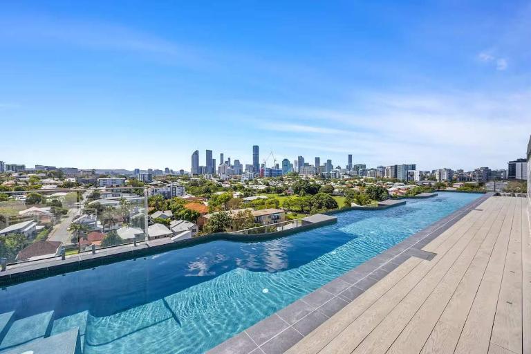 Gabba Retreat - Rooftop Pool & Stunning City View - B&B Brisbane