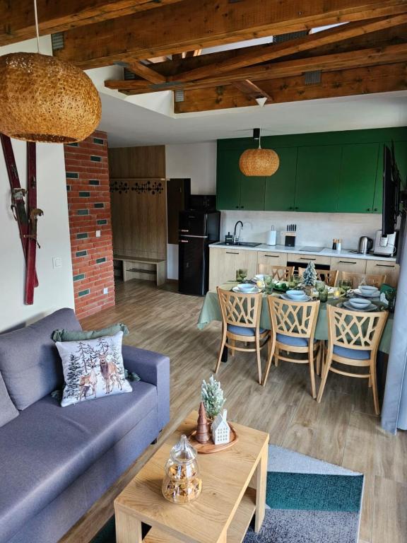 Apartament Widokowy Szczyrk - z darmowym parkingiem i balkonem z widokiem na stok- BestRooms - Bed and Breakfast Szczyrk