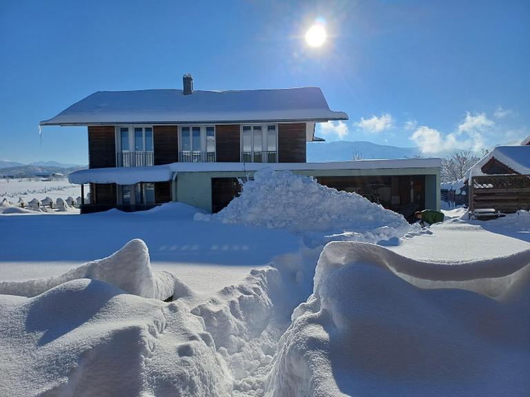 Komplettes Wellnesshaus mit freiem Blick - B&B Waakirchen