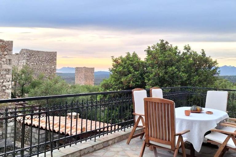 Kitta Towerhouse - Mani Sunset Views - Bed and Breakfast Koíta