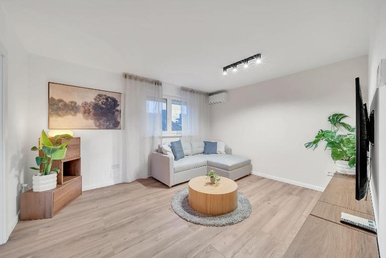 Unique Designer Apartment Near Center - Ferienwohnung Bratislava