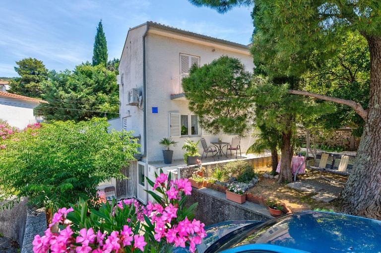 Ausgefallenes Apartment nur 390 Meter zum Strand mit Meerblick, 3 Parkplätzen, WiFi - Ferienwohnung Selce