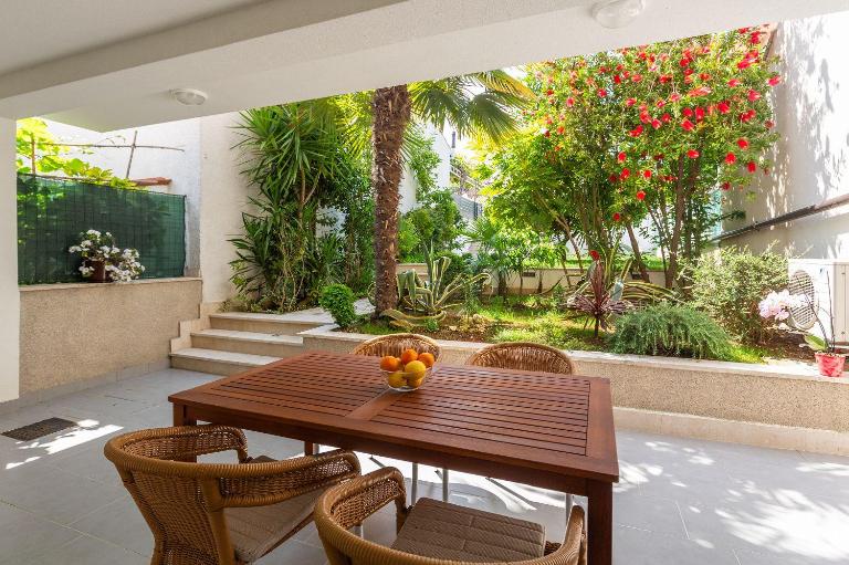 Hundefreundliches Apartment mit mediterranem Garten - 600 Meter zum Strand - Ferienwohnung Poreč