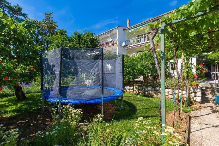 Hundefreundliches Apartment nur 500 Meter zum Strand mit mediterraner Terrasse - Chambres d'hôtes Crikvenica